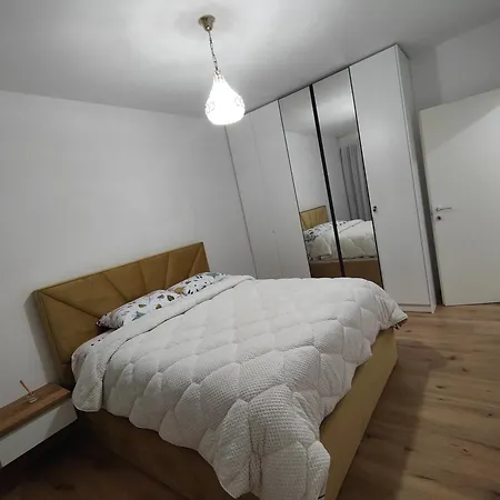 아파트 Komsi Group