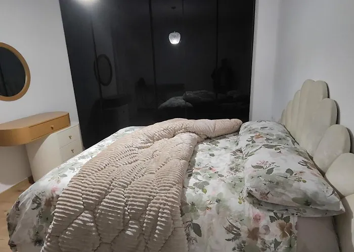 아파트 Komsi Group 티라나